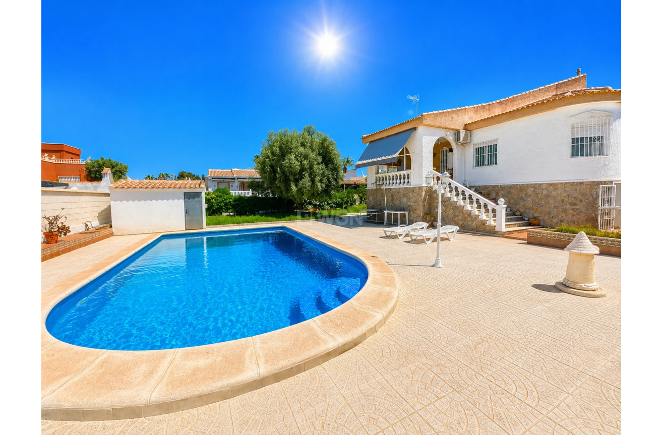 Resale - Villa - Torrevieja - Costa Blanca