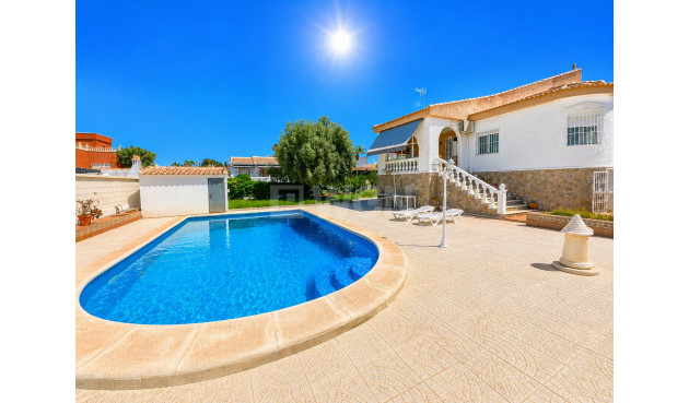 Resale - Villa - Torrevieja - Costa Blanca
