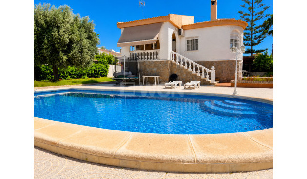Resale - Villa - Torrevieja - Costa Blanca