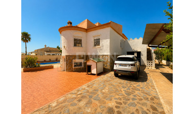 Resale - Villa - Torrevieja - Costa Blanca
