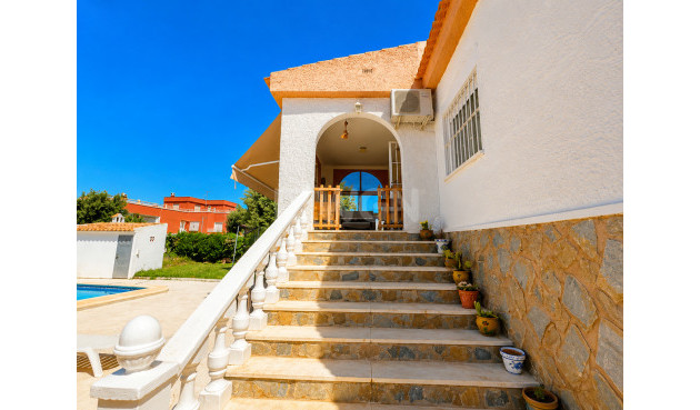 Resale - Villa - Torrevieja - Costa Blanca