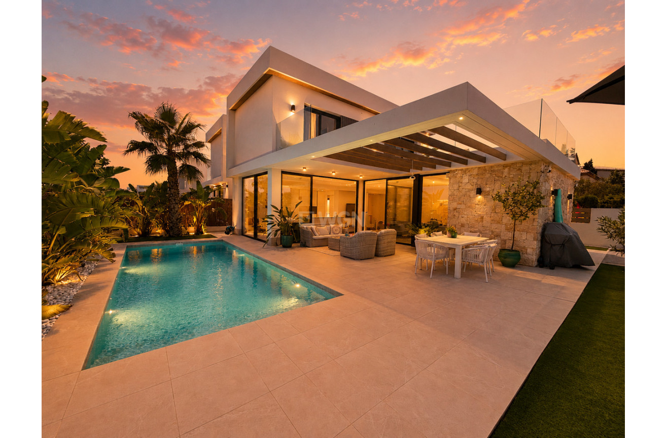 Resale - Villa - Cabo Roig - Costa Blanca