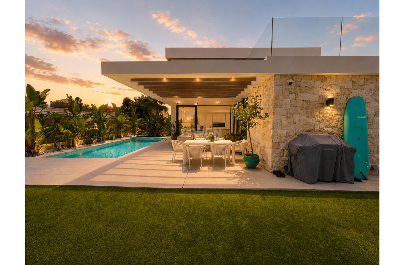 Resale - Villa - Cabo Roig - Costa Blanca