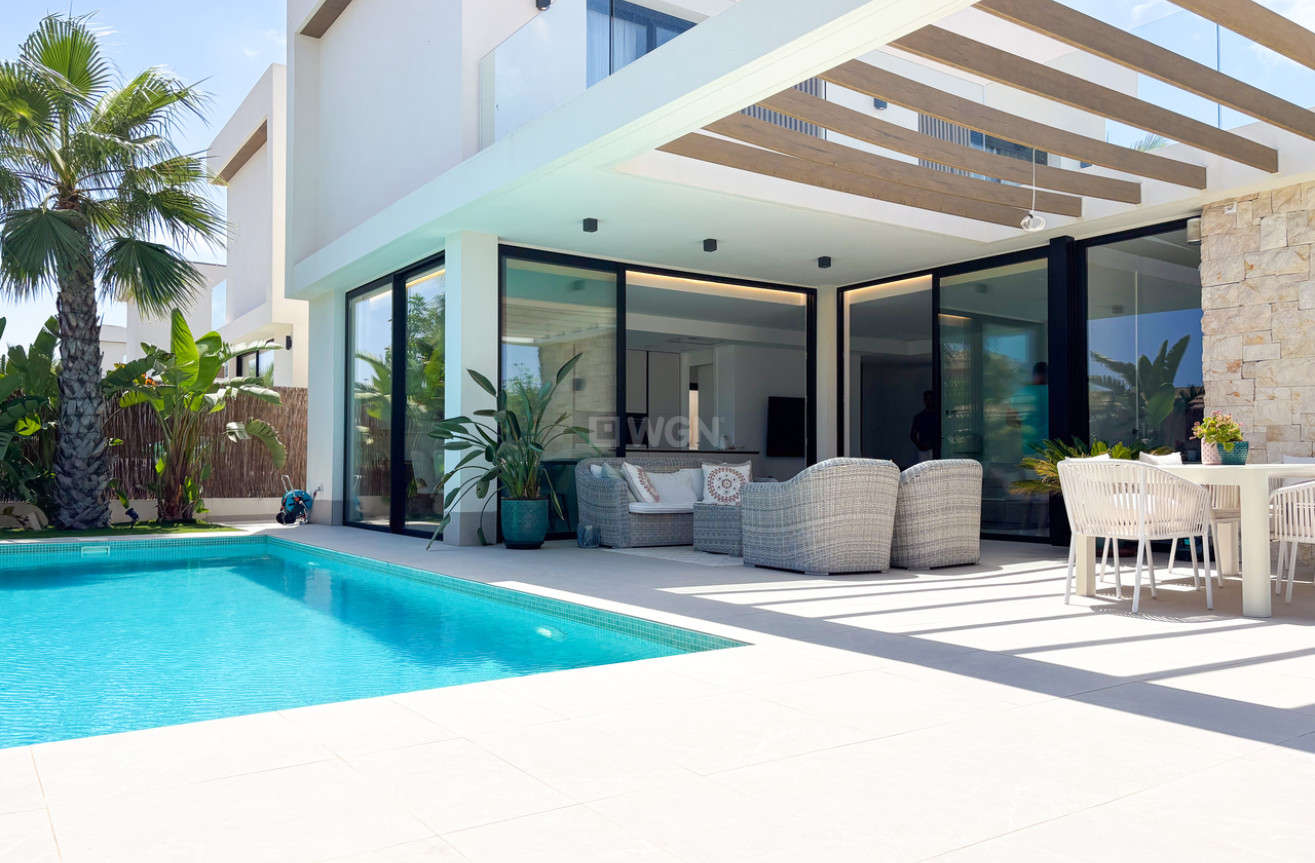 Resale - Villa - Cabo Roig - Costa Blanca