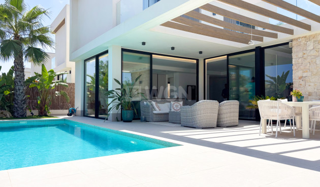 Resale - Villa - Cabo Roig - Costa Blanca