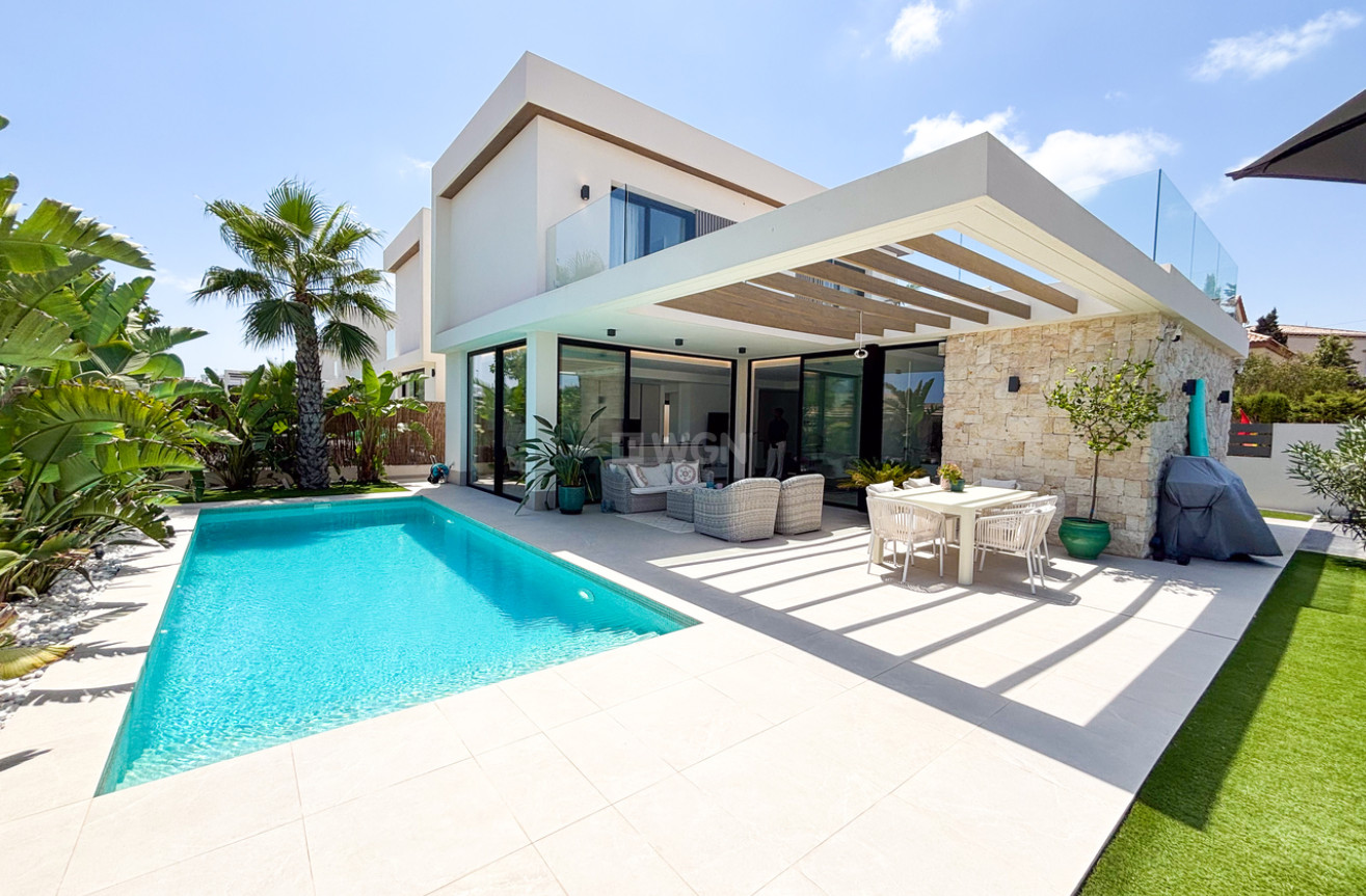 Resale - Villa - Cabo Roig - Costa Blanca