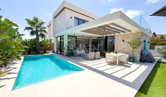 Resale - Villa - Cabo Roig - Costa Blanca