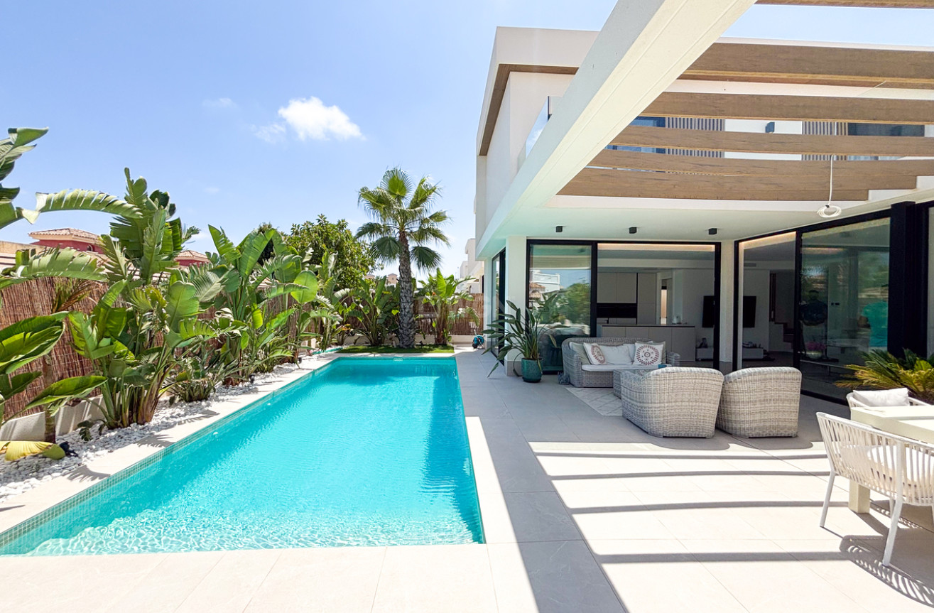 Resale - Villa - Cabo Roig - Costa Blanca