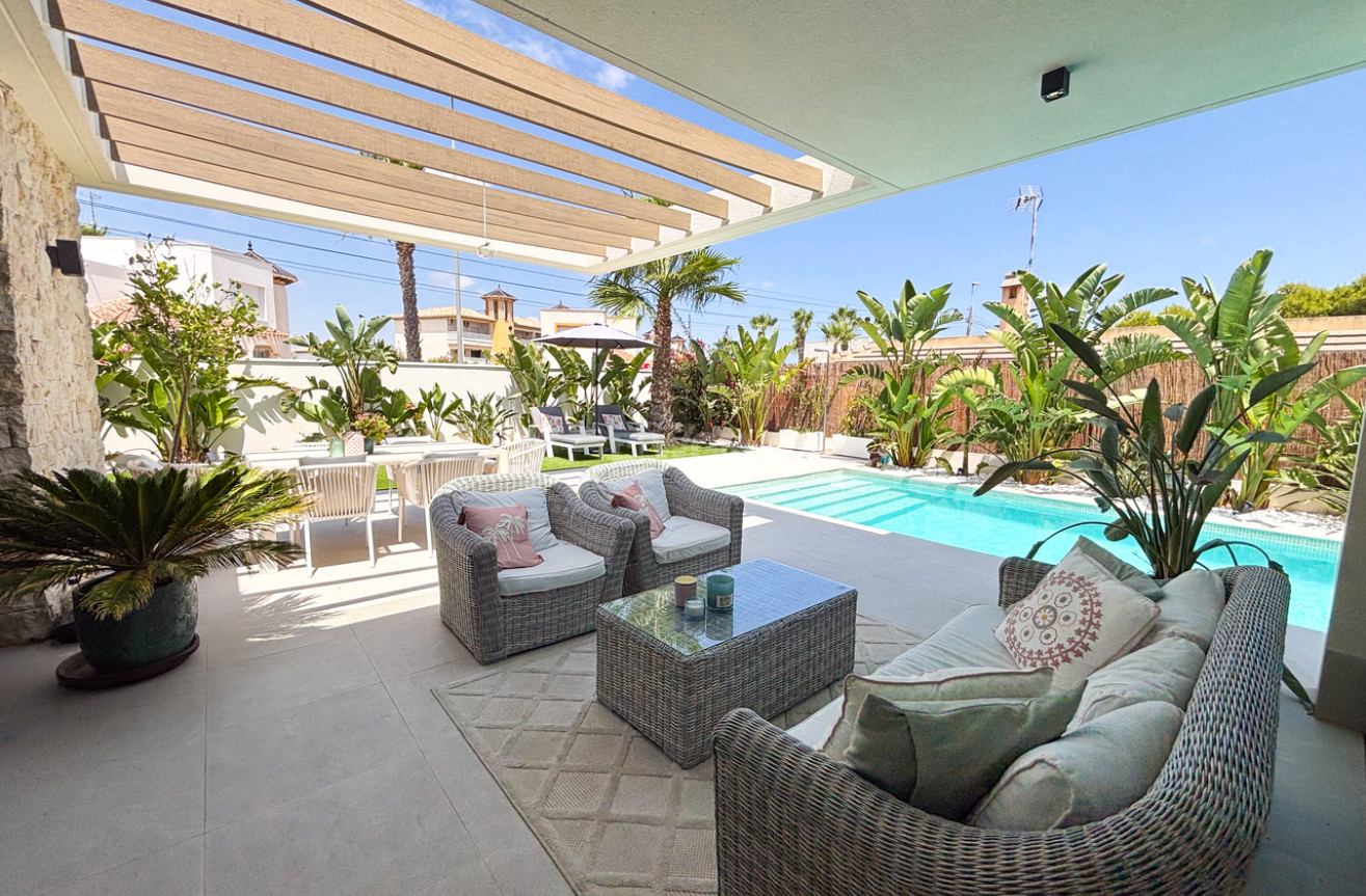 Resale - Villa - Cabo Roig - Costa Blanca