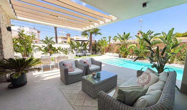 Resale - Villa - Cabo Roig - Costa Blanca