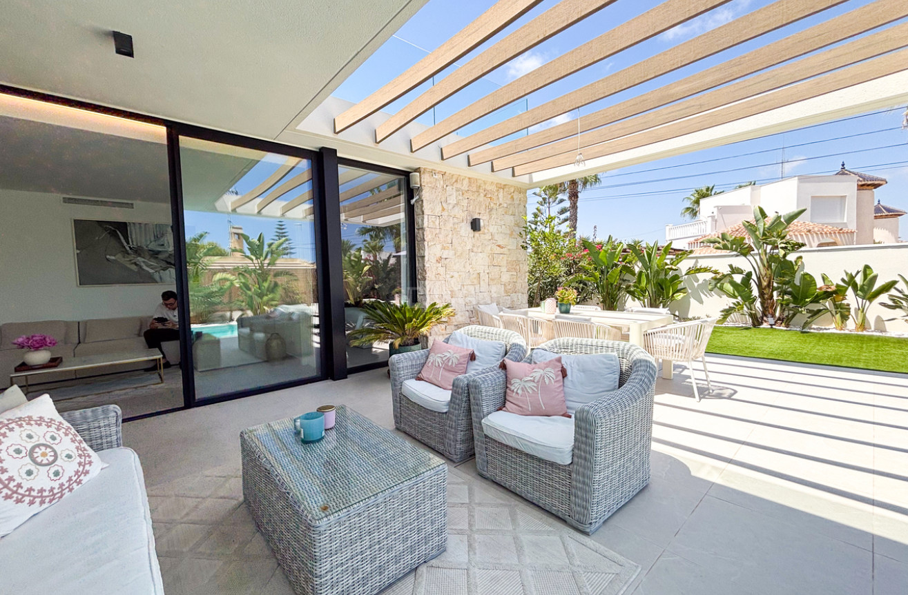 Resale - Villa - Cabo Roig - Costa Blanca