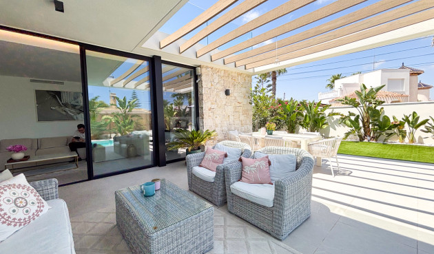 Resale - Villa - Cabo Roig - Costa Blanca