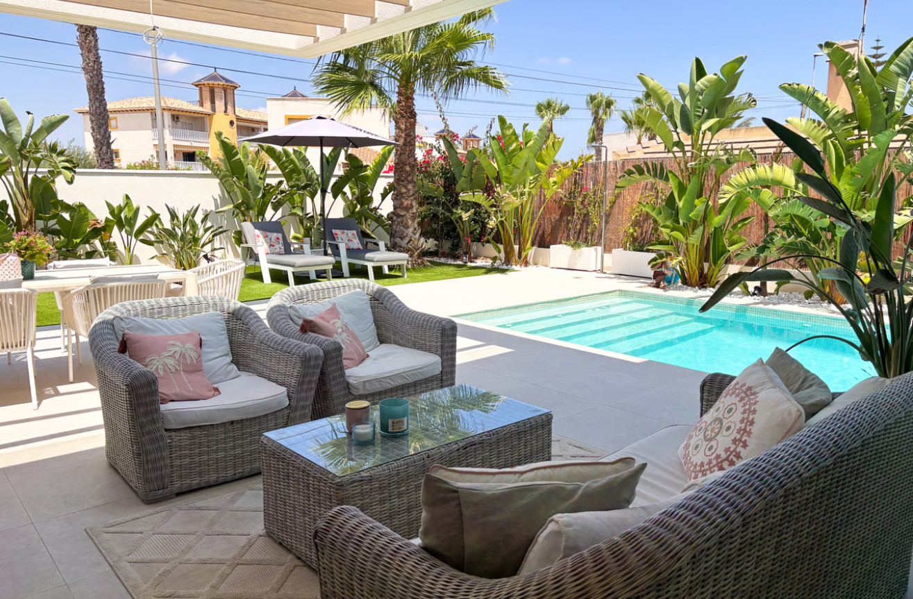 Resale - Villa - Cabo Roig - Costa Blanca
