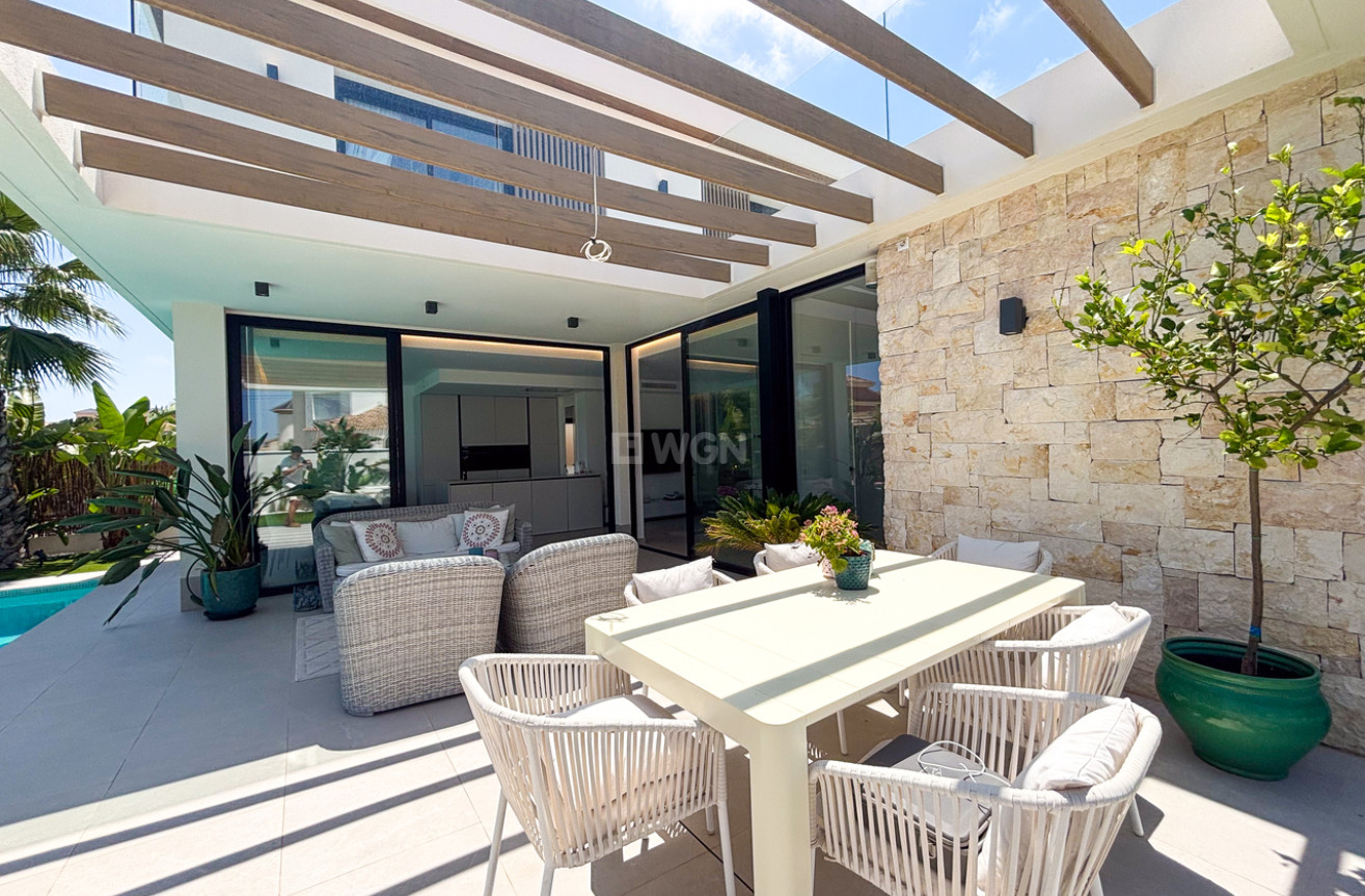 Resale - Villa - Cabo Roig - Costa Blanca