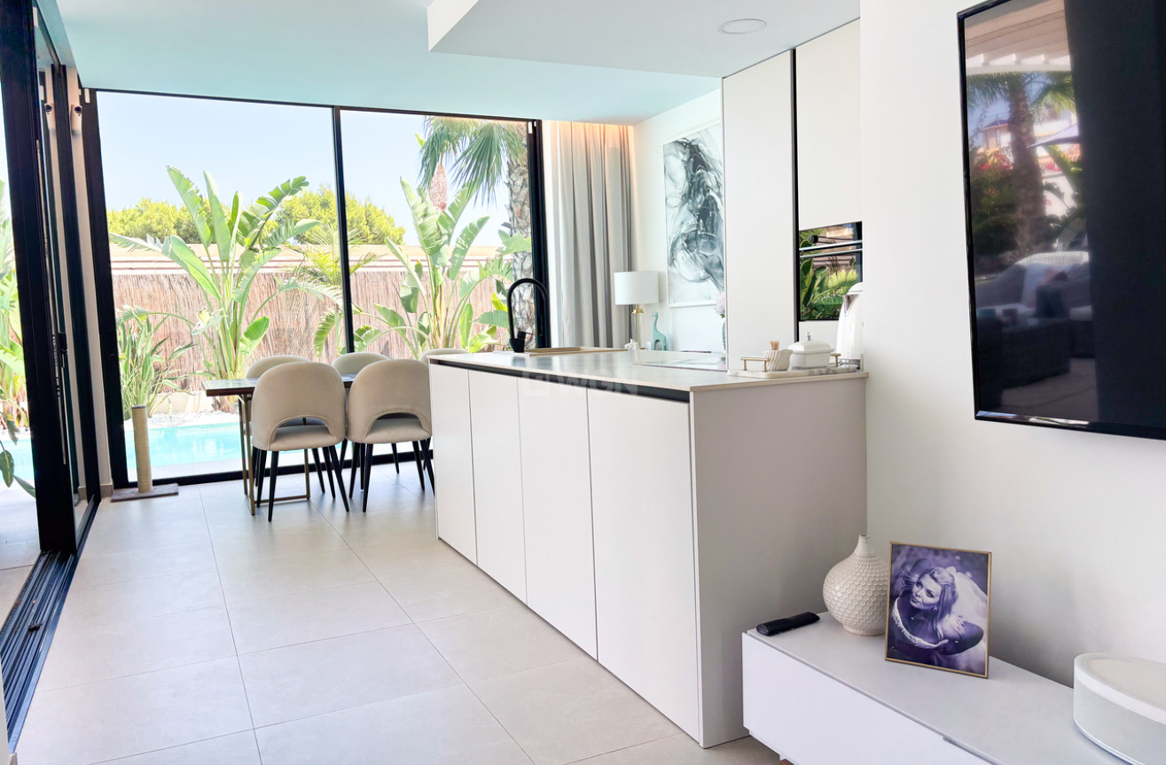 Resale - Villa - Cabo Roig - Costa Blanca