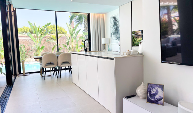 Resale - Villa - Cabo Roig - Costa Blanca
