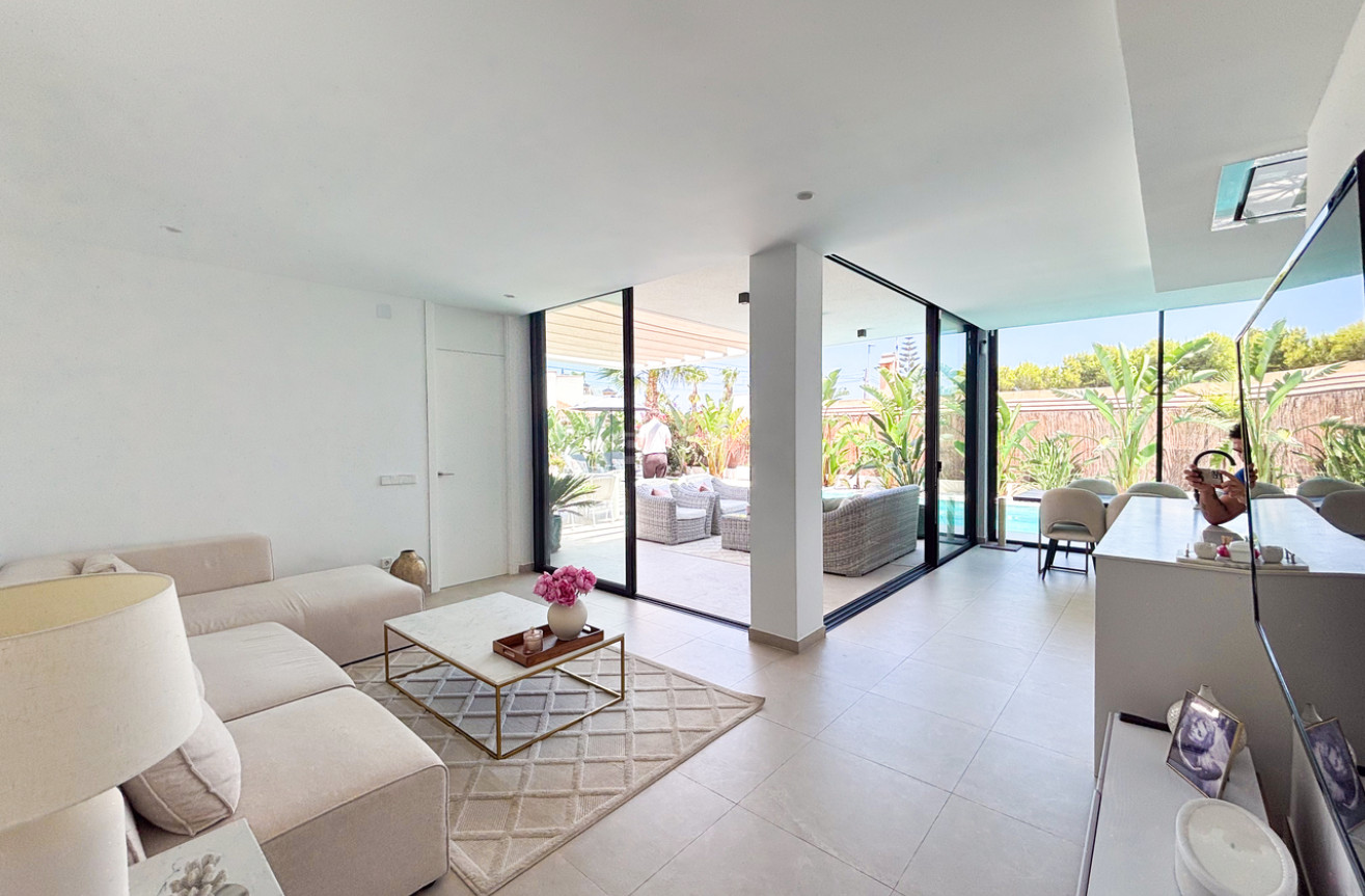 Resale - Villa - Cabo Roig - Costa Blanca