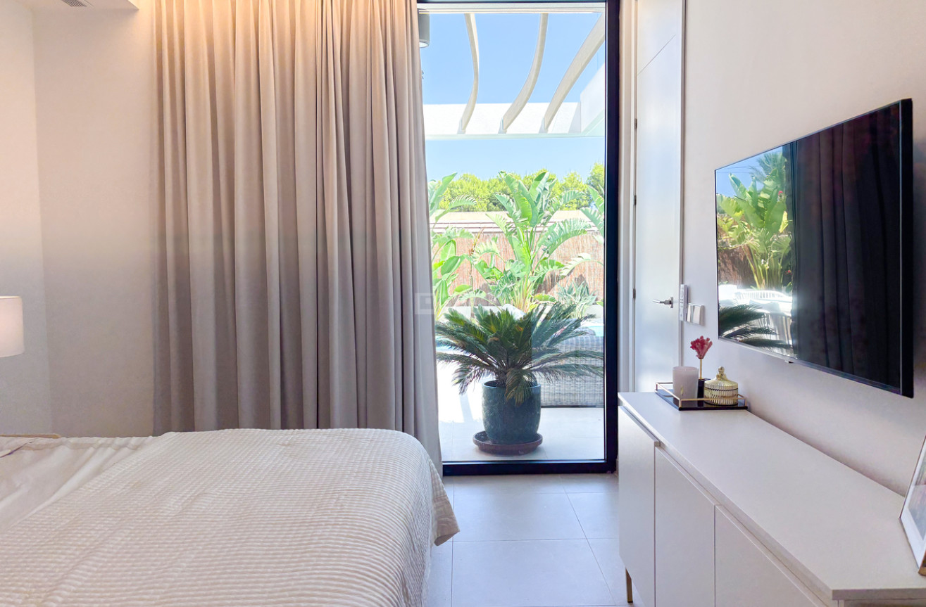 Resale - Villa - Cabo Roig - Costa Blanca
