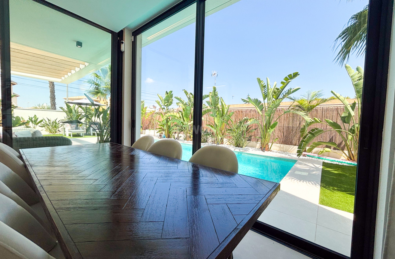 Resale - Villa - Cabo Roig - Costa Blanca