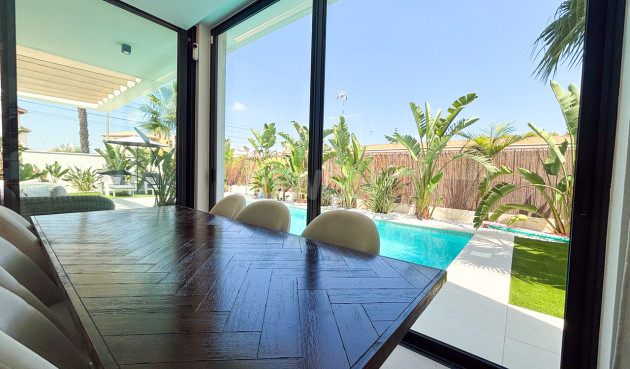 Resale - Villa - Cabo Roig - Costa Blanca