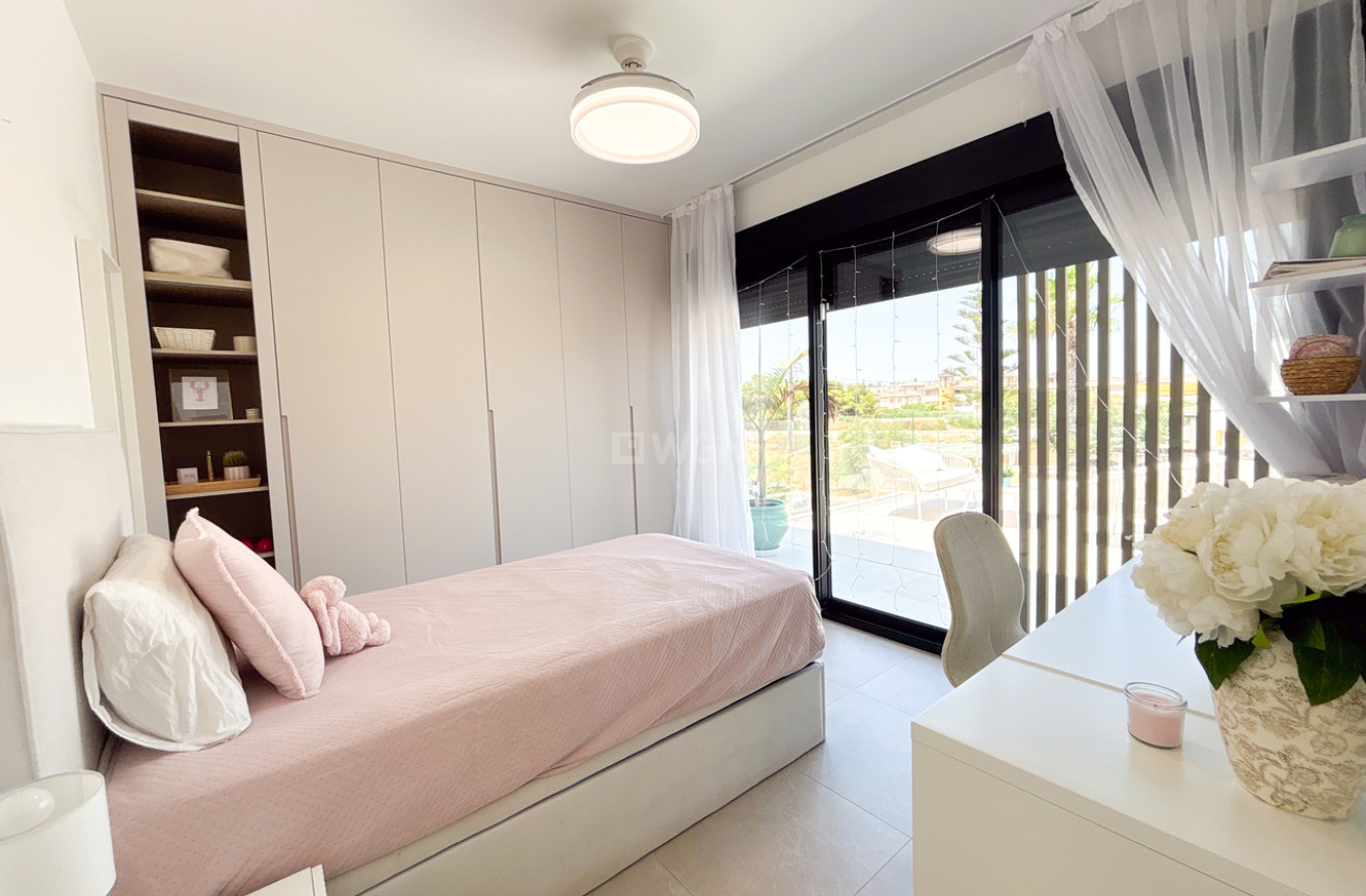 Resale - Villa - Cabo Roig - Costa Blanca