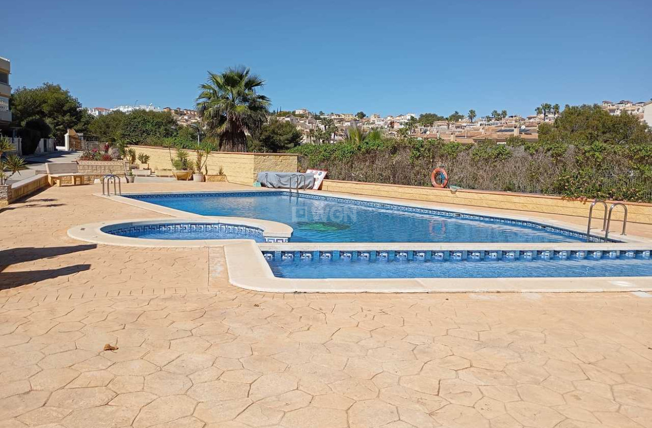 Odsprzedaż - Mieszkanie w bloku - Villamartin - Costa Blanca