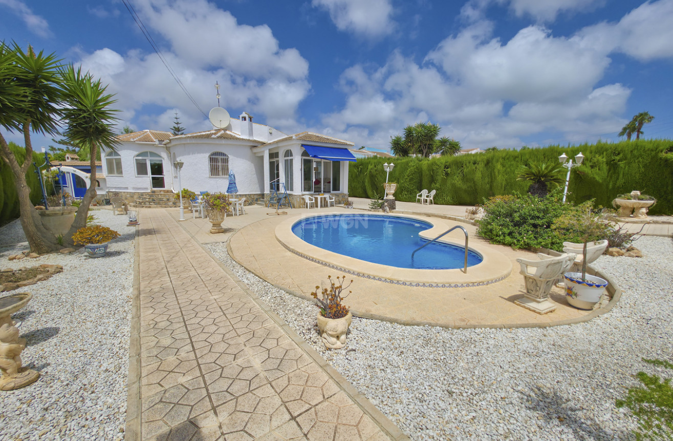 Resale - Villa - Torrevieja - Costa Blanca