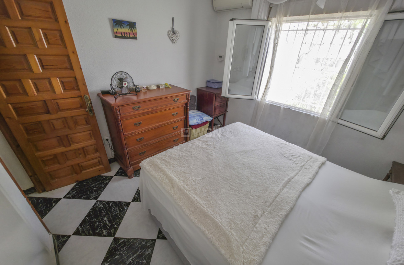 Resale - Villa - Torrevieja - Costa Blanca