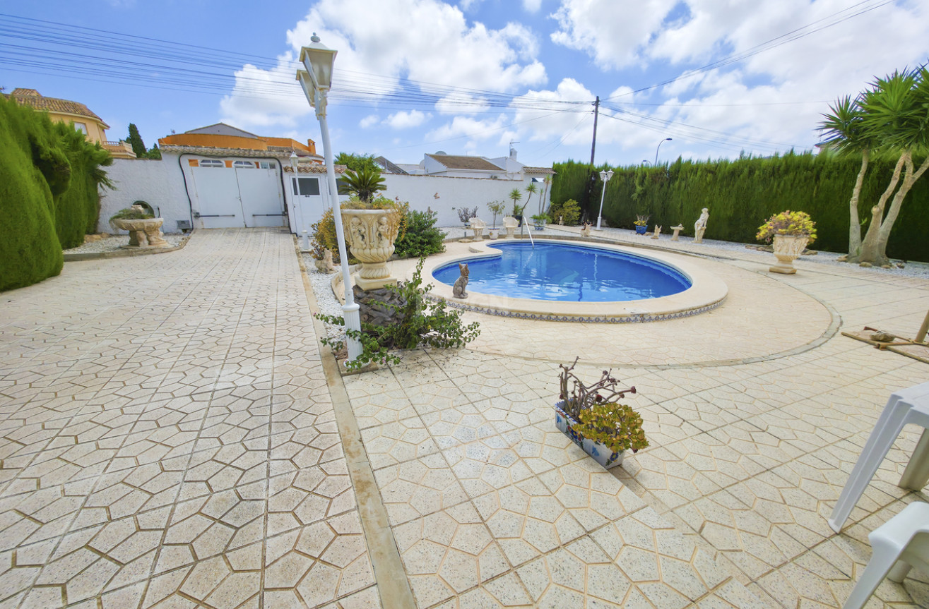 Resale - Villa - Torrevieja - Costa Blanca