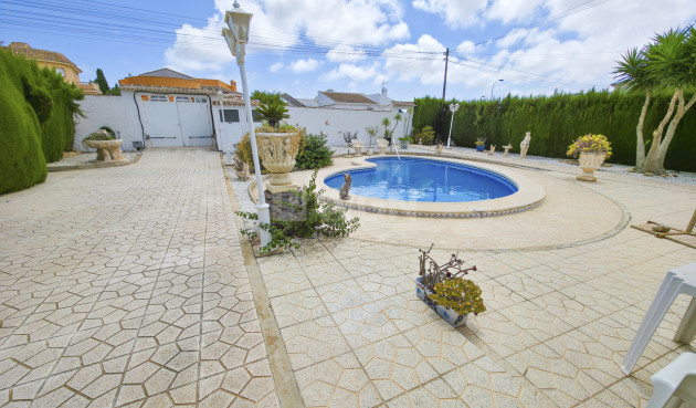 Resale - Villa - Torrevieja - Costa Blanca