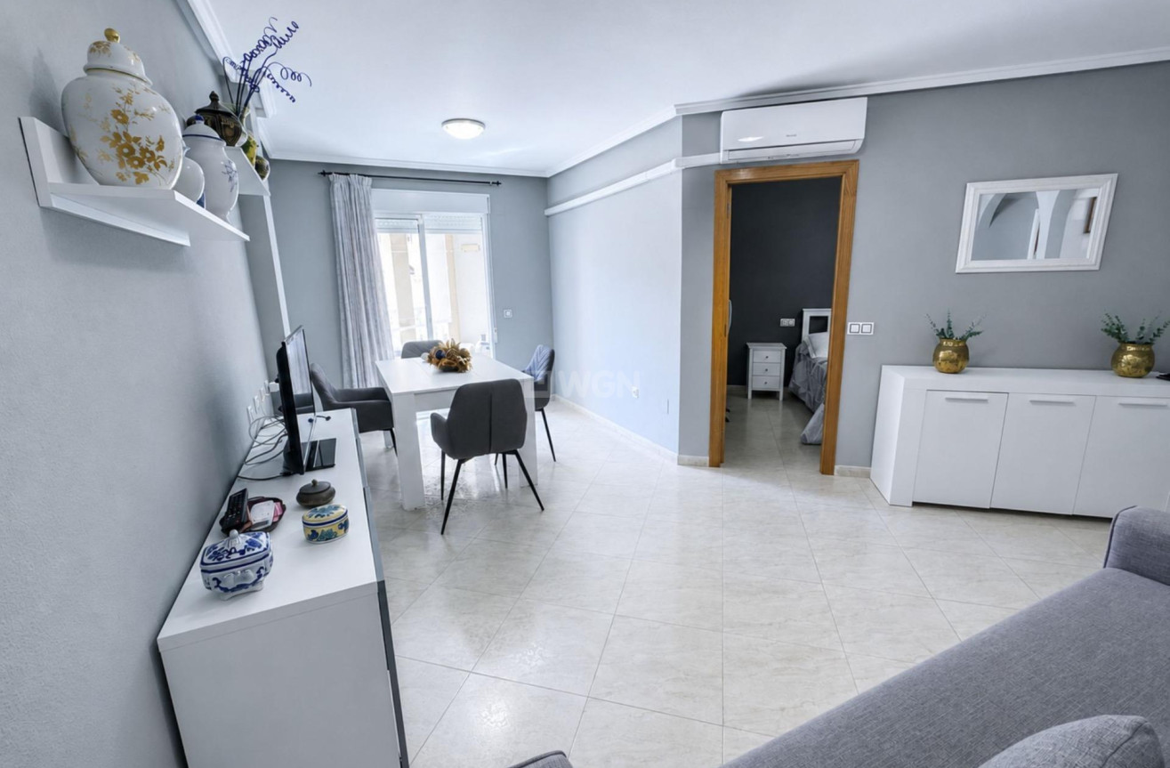 Resale - Apartment / flat - Torrevieja - Estacion De Autobuses