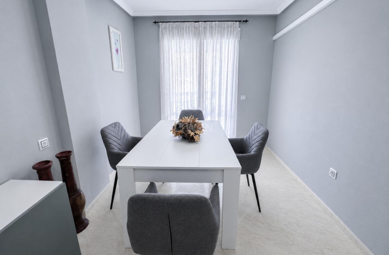 Resale - Apartment / flat - Torrevieja - Estacion De Autobuses
