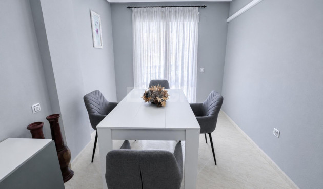 Resale - Apartment / flat - Torrevieja - Estacion De Autobuses