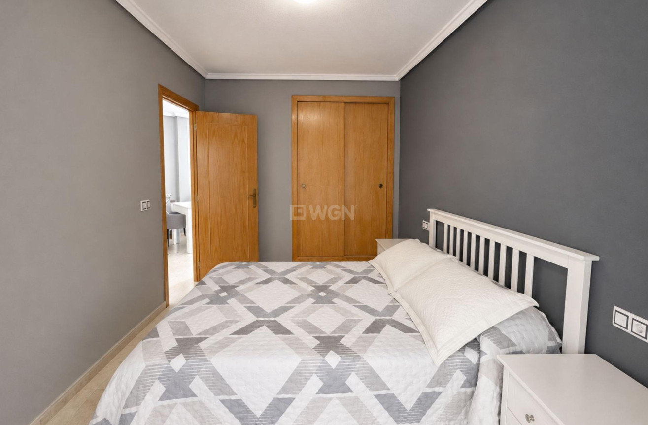 Resale - Apartment / flat - Torrevieja - Estacion De Autobuses