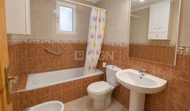 Resale - Apartment / flat - Torrevieja - Estacion De Autobuses