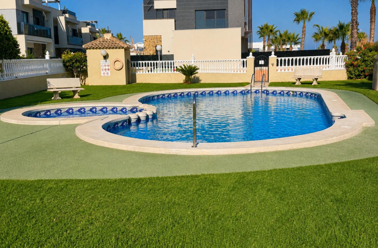 Resale - Bungalow - Orihuela Costa - Lomas de Cabo Roig