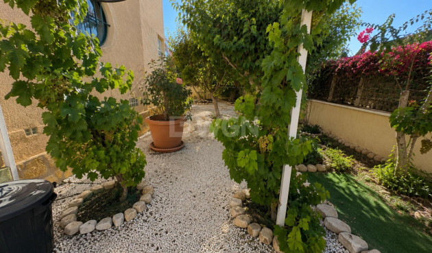 Resale - Bungalow - Orihuela Costa - Lomas de Cabo Roig