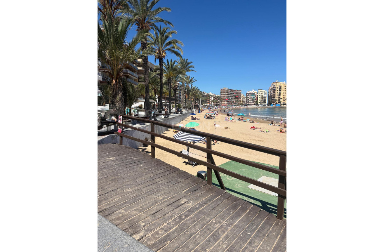 Odsprzedaż - Mieszkanie w bloku - Torrevieja - Costa Blanca