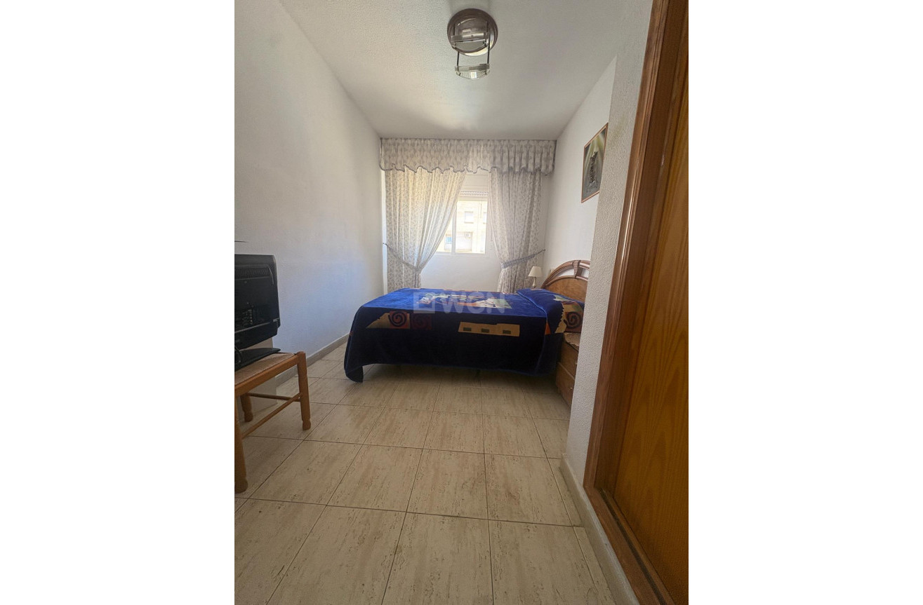 Odsprzedaż - Mieszkanie w bloku - Torrevieja - Costa Blanca