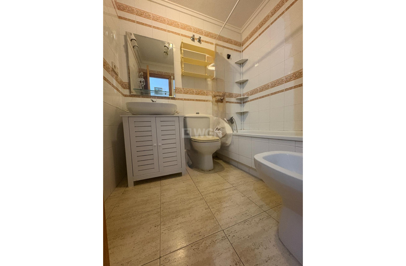 Odsprzedaż - Mieszkanie w bloku - Torrevieja - Costa Blanca