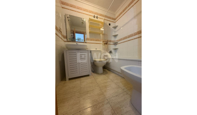 Odsprzedaż - Mieszkanie w bloku - Torrevieja - Costa Blanca