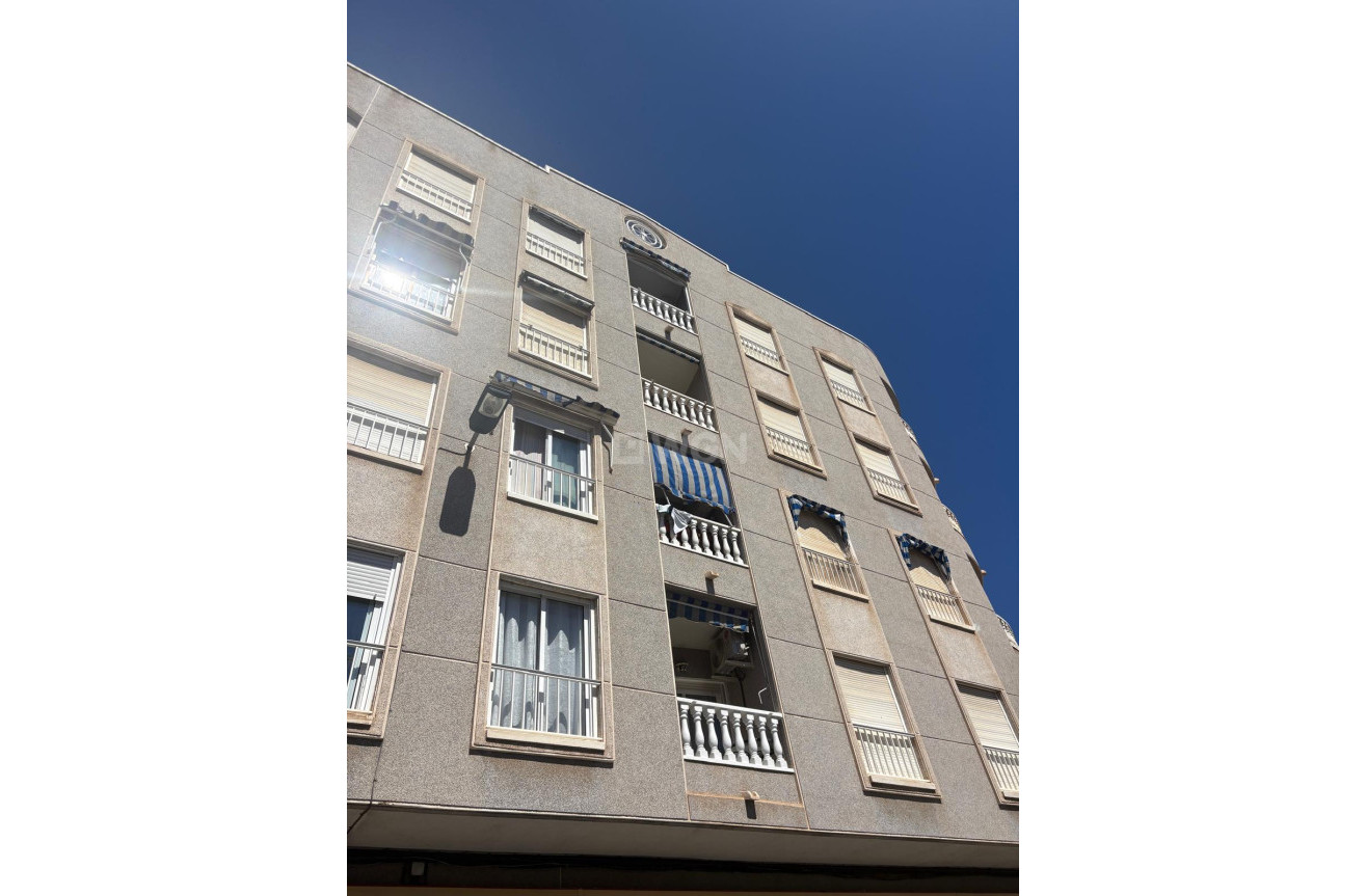 Odsprzedaż - Mieszkanie w bloku - Torrevieja - Costa Blanca