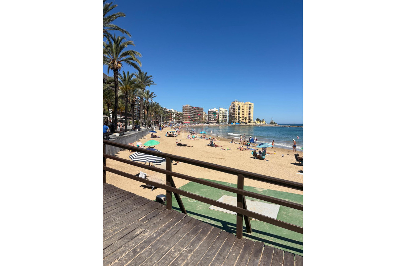 Odsprzedaż - Mieszkanie w bloku - Torrevieja - Costa Blanca
