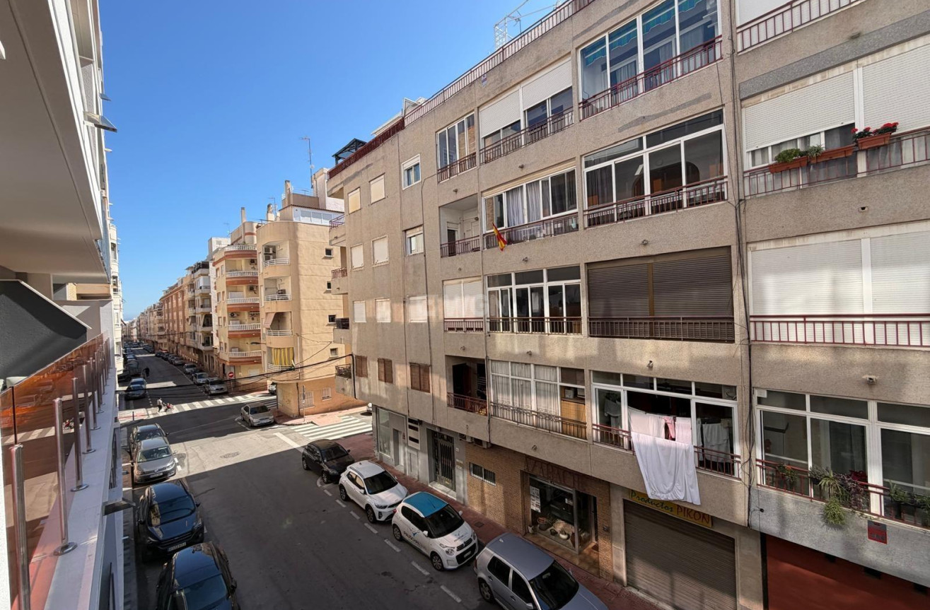 Odsprzedaż - Mieszkanie w bloku - Torrevieja - Estacion De Autobuses