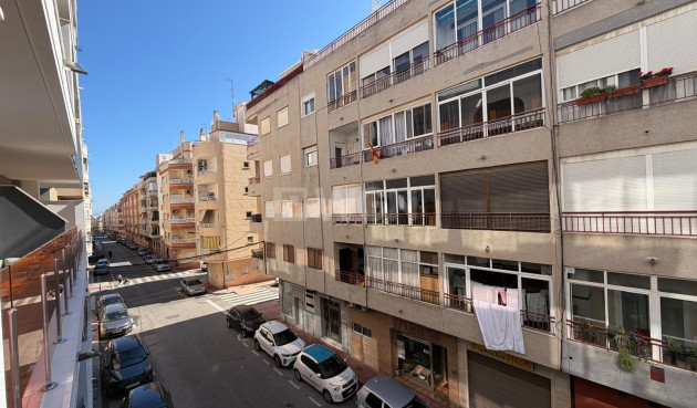 Odsprzedaż - Mieszkanie w bloku - Torrevieja - Estacion De Autobuses