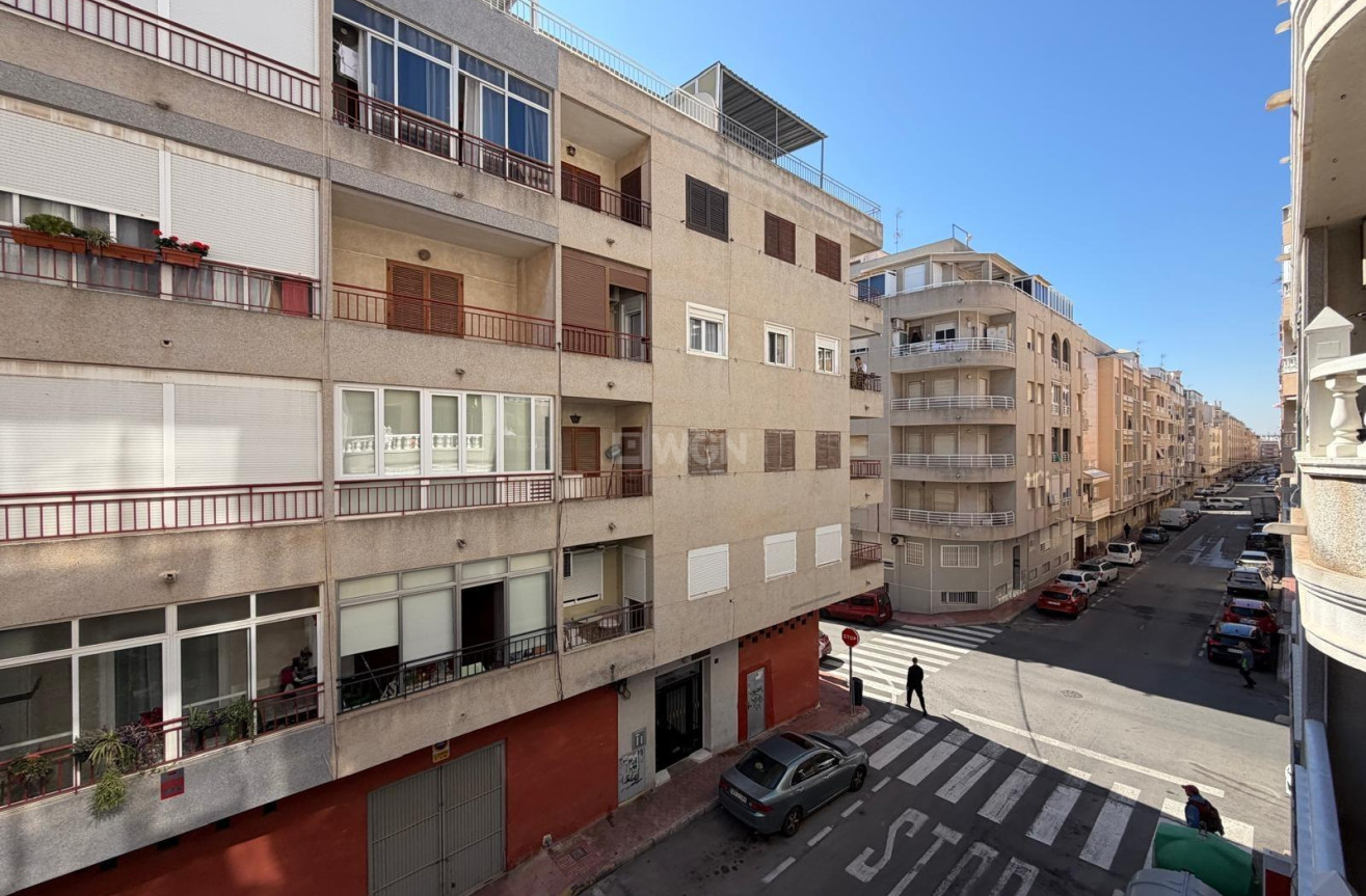 Odsprzedaż - Mieszkanie w bloku - Torrevieja - Estacion De Autobuses