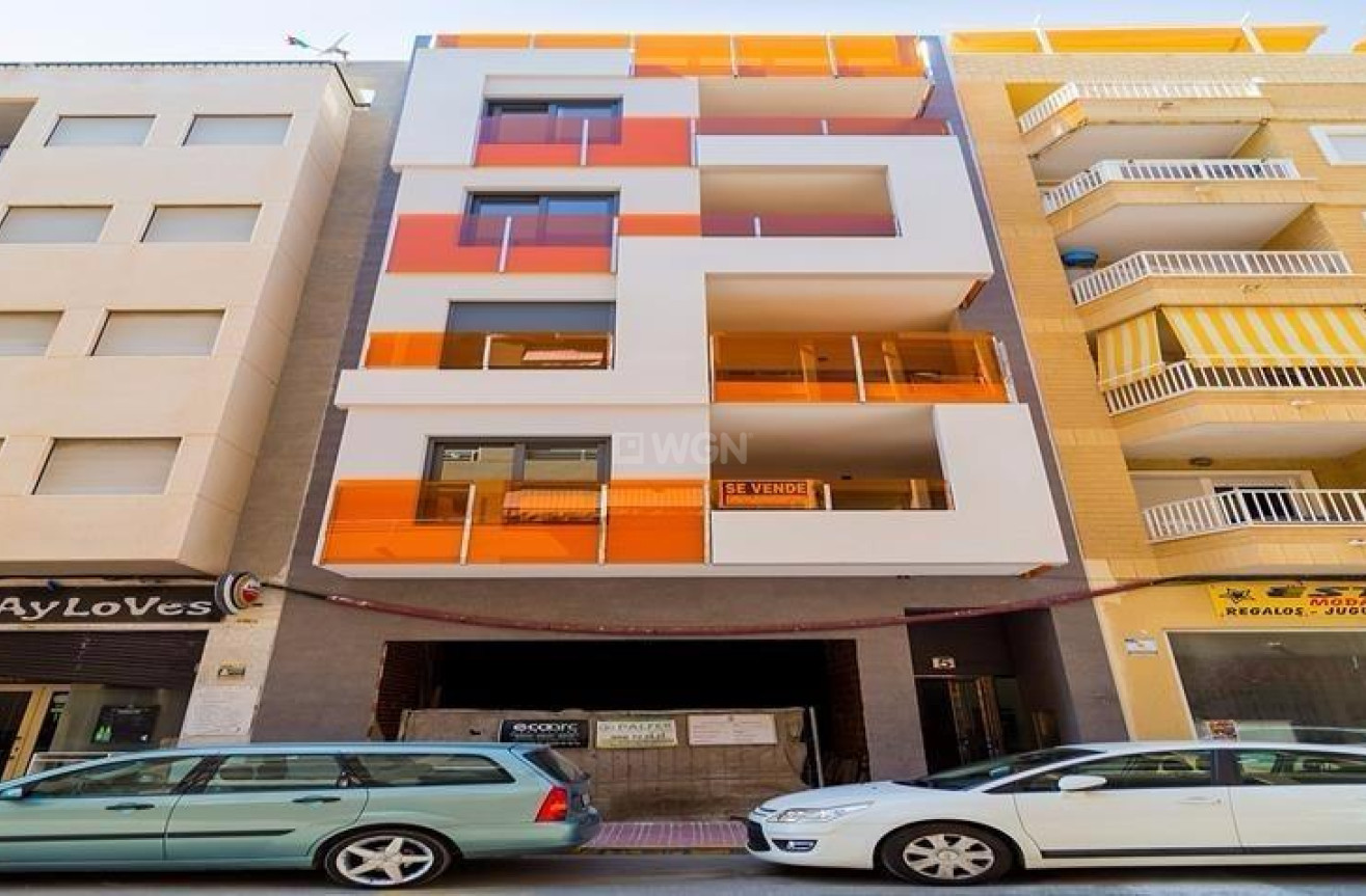 Odsprzedaż - Mieszkanie w bloku - Torrevieja - La Mata
