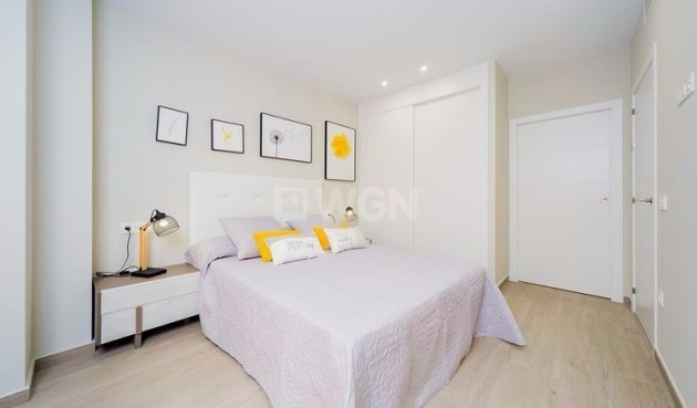 Odsprzedaż - Mieszkanie w bloku - Torrevieja - La Mata