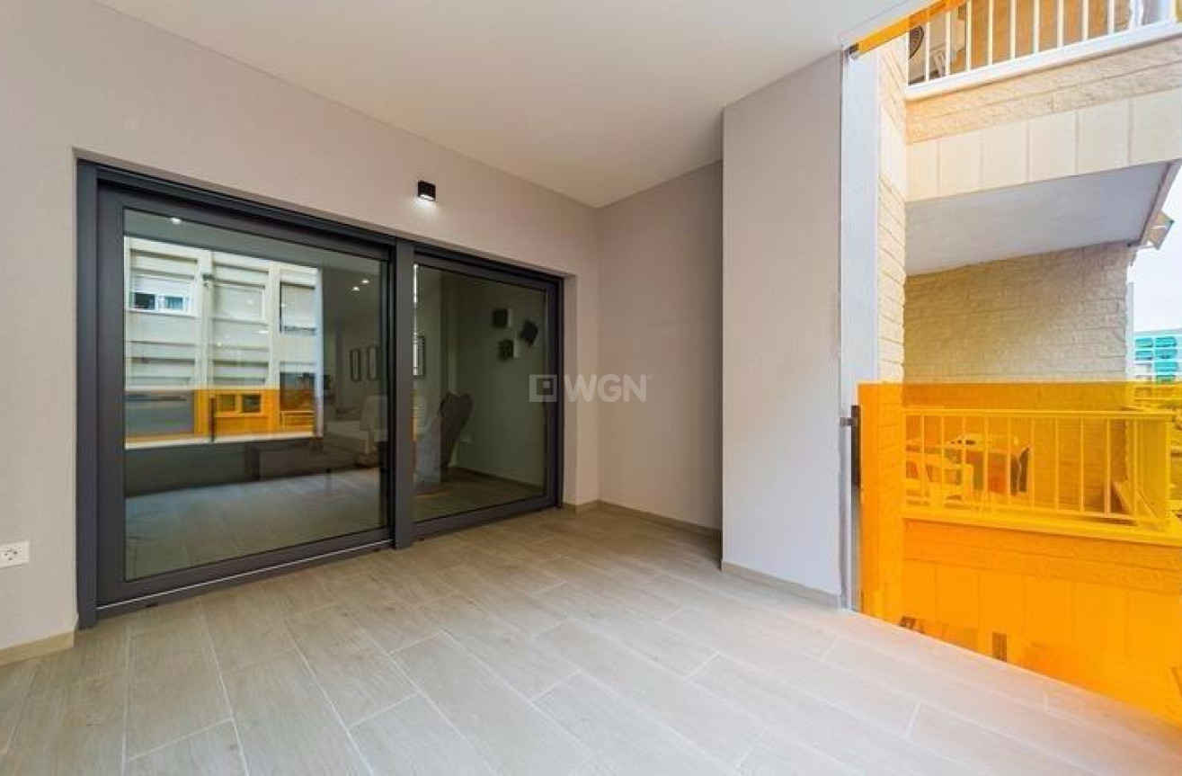 Odsprzedaż - Mieszkanie w bloku - Torrevieja - La Mata