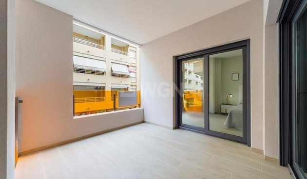 Odsprzedaż - Mieszkanie w bloku - Torrevieja - La Mata